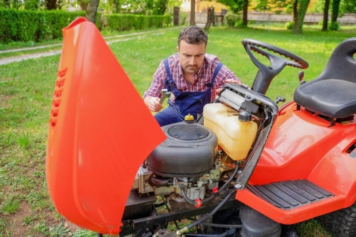 Storage and maintenance tips for your riding lawn mower