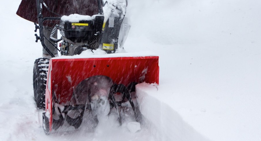 How to maintain the life of the snow blower